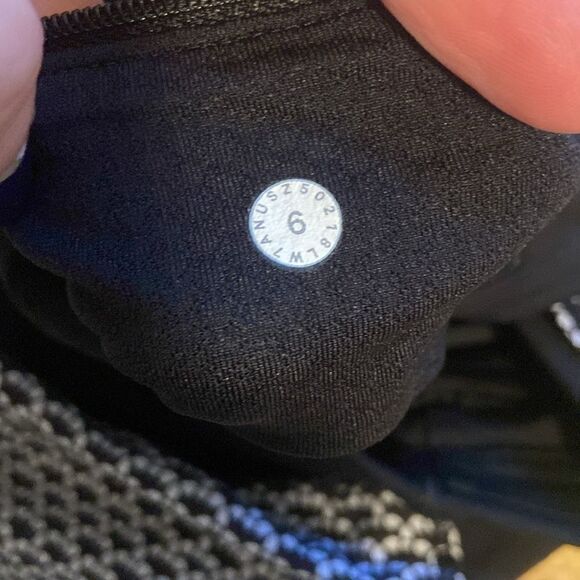 Lululemon Black & White Patterned Real Quick Athletic Shorts Size 6 - Picture 5 of 6